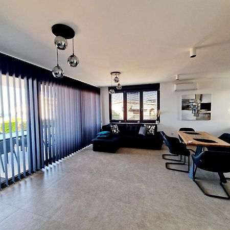 Dinary Apartman Vir Buitenkant foto