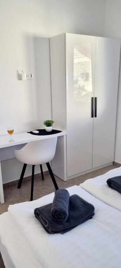 Dinary Apartman Vir Buitenkant foto