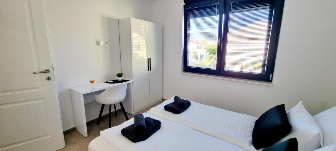 Dinary Apartman Vir Buitenkant foto
