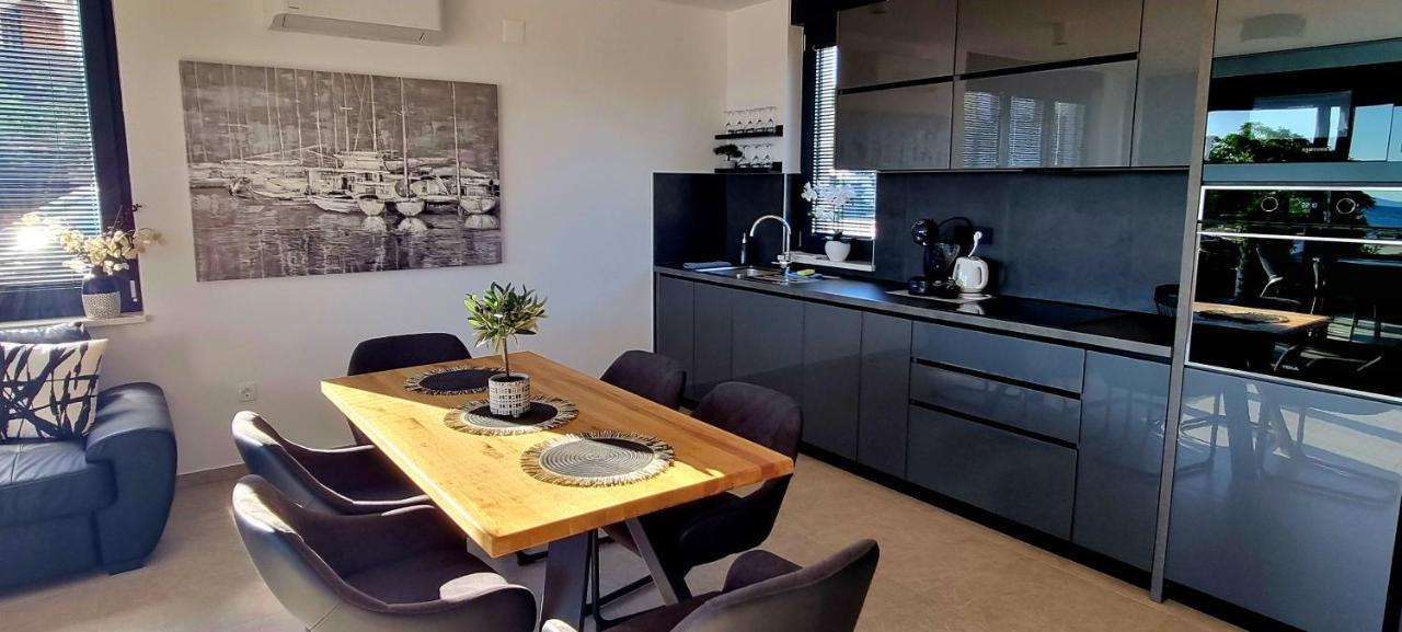 Dinary Apartman Vir Buitenkant foto
