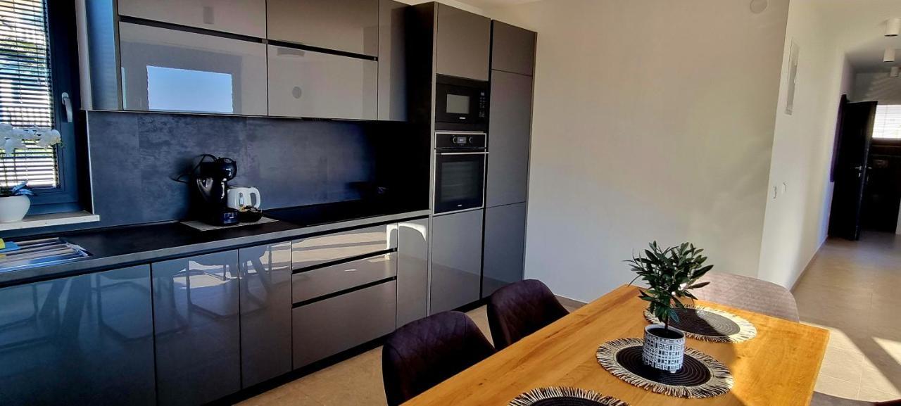 Dinary Apartman Vir Buitenkant foto