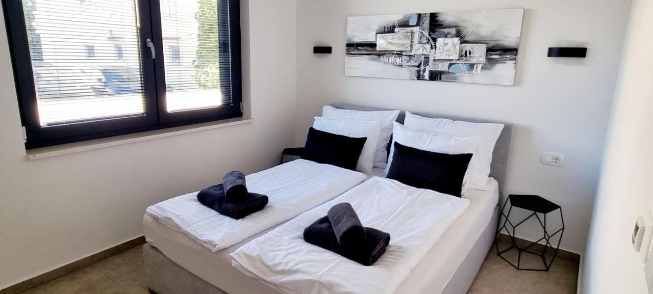 Dinary Apartman Vir Buitenkant foto
