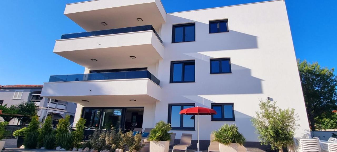 Dinary Apartman Vir Buitenkant foto