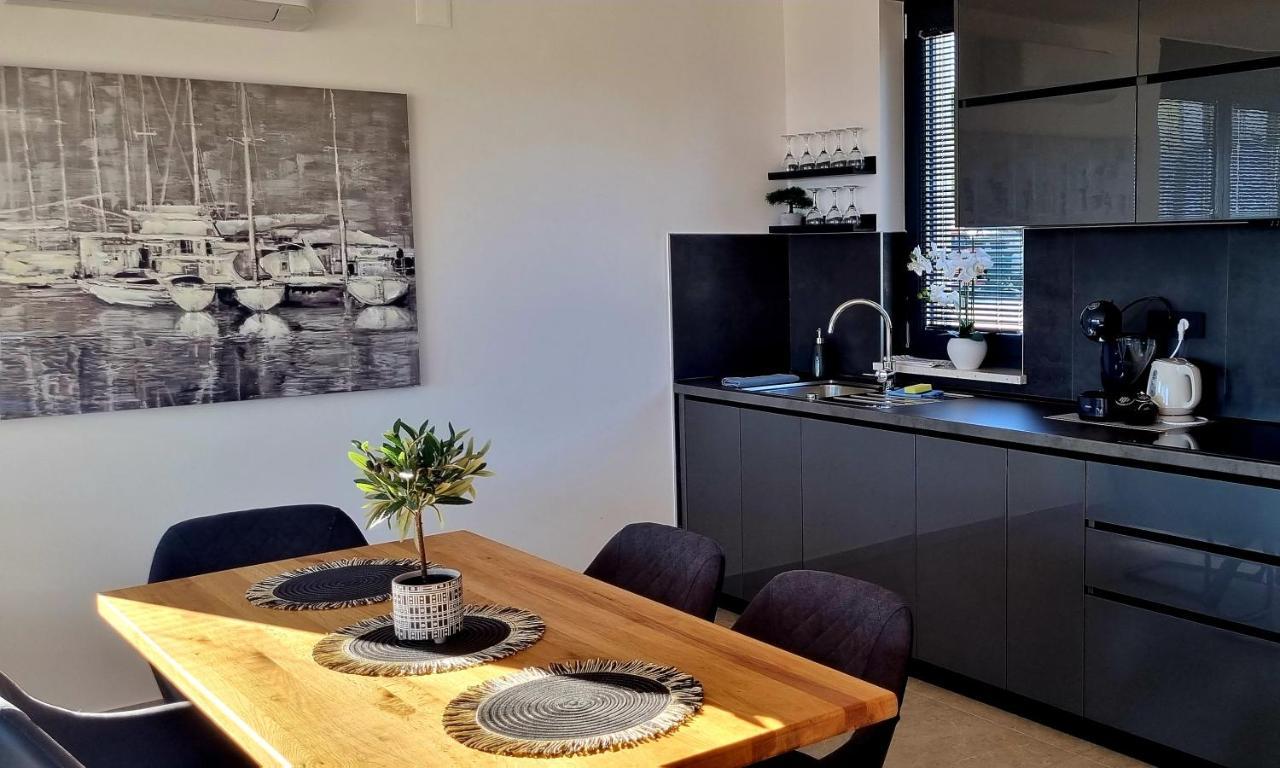 Dinary Apartman Vir Buitenkant foto
